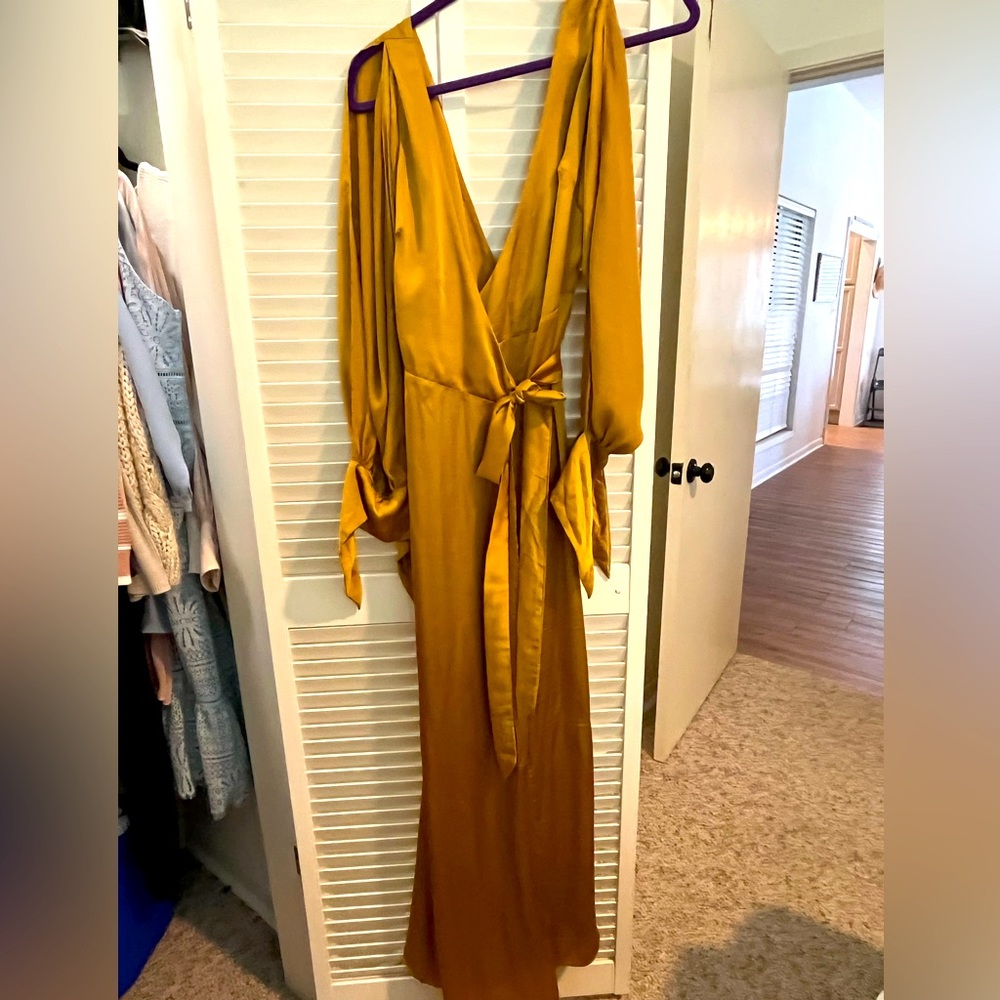 Gorgeous gold silk like material maxi tie dress with open sleeves. Never worn